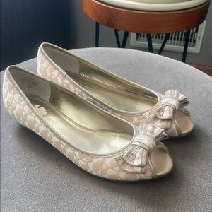Anne Klein Taupe Peep-Toe Bow Kitten Heels Womens 6 Classic Preppy Girly
